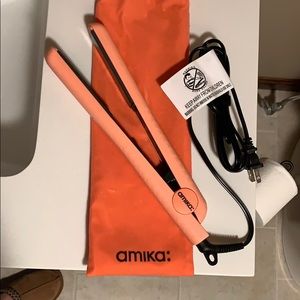 Amika Ceramic Straightener